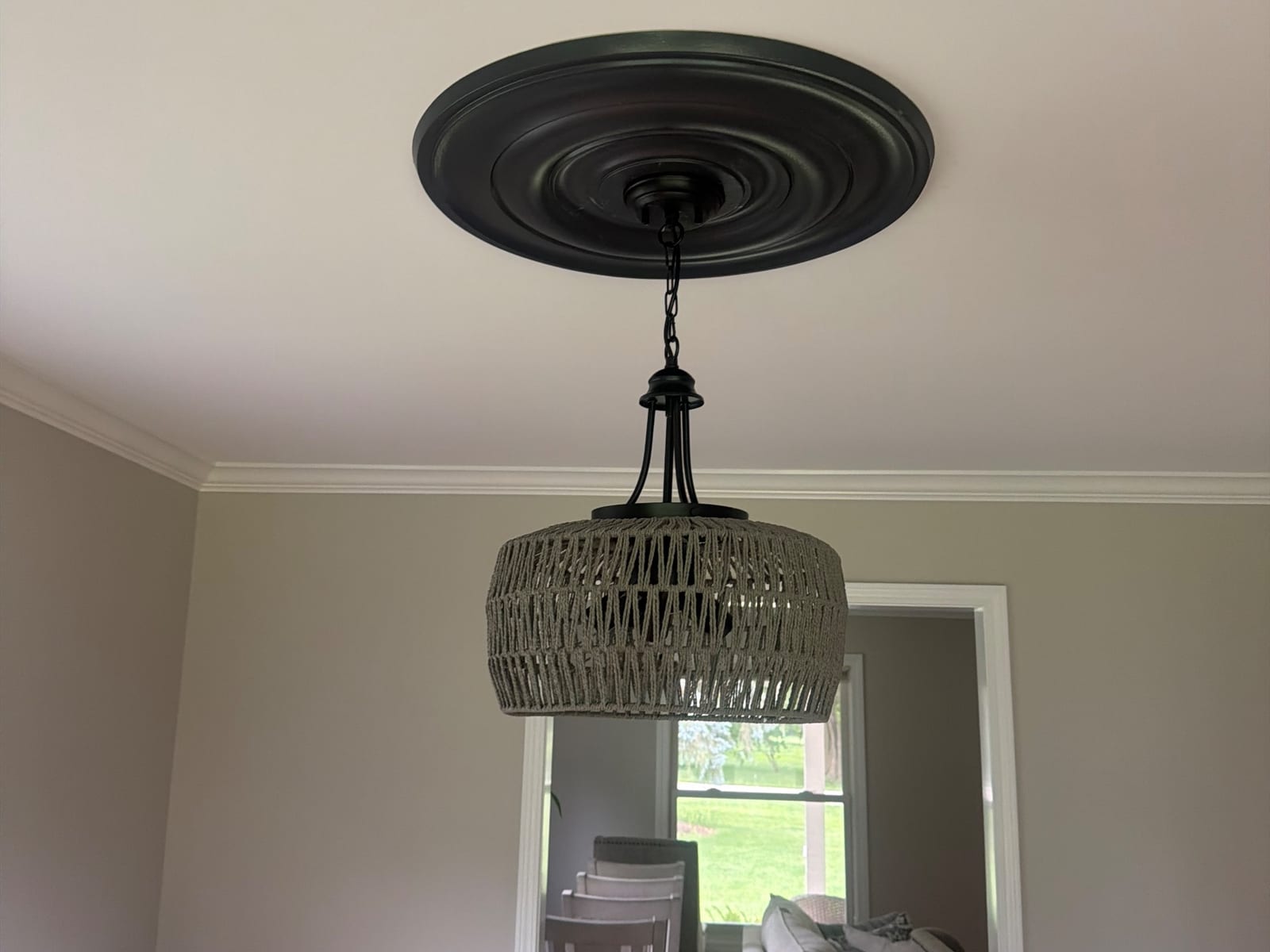 Ceiling medallion & fixture